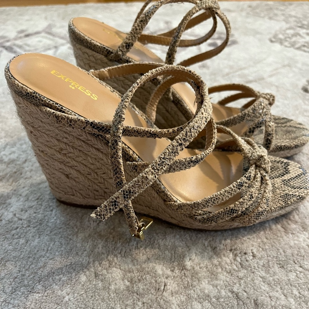 EXPRESS wedges